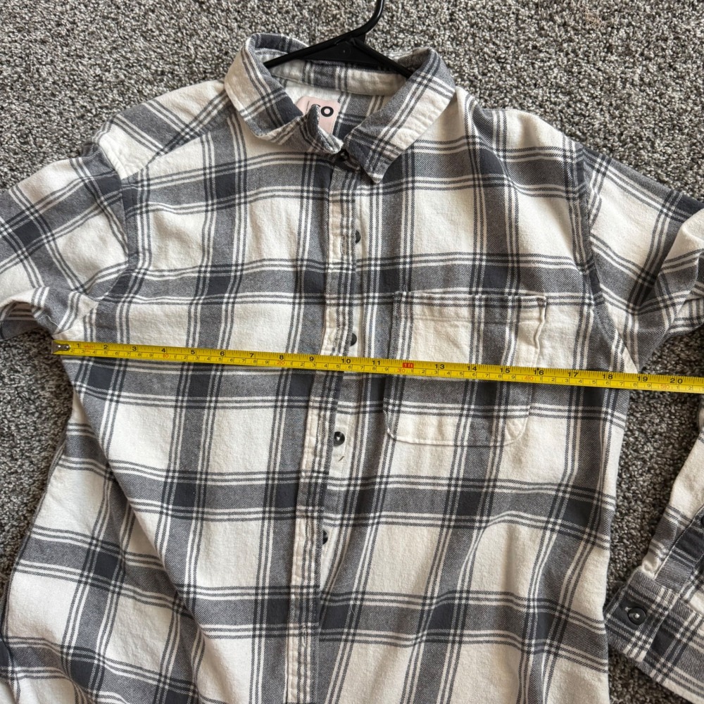 SO Plaid Flannel Shirt Size M Button Down Long Sleeve Casual White Gray - Picture 5 of 6